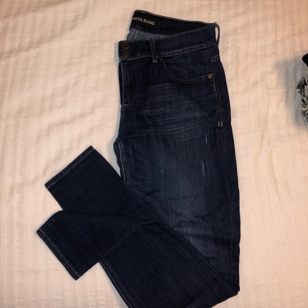 Dark wash, mid-rise, Express skinny jeans!